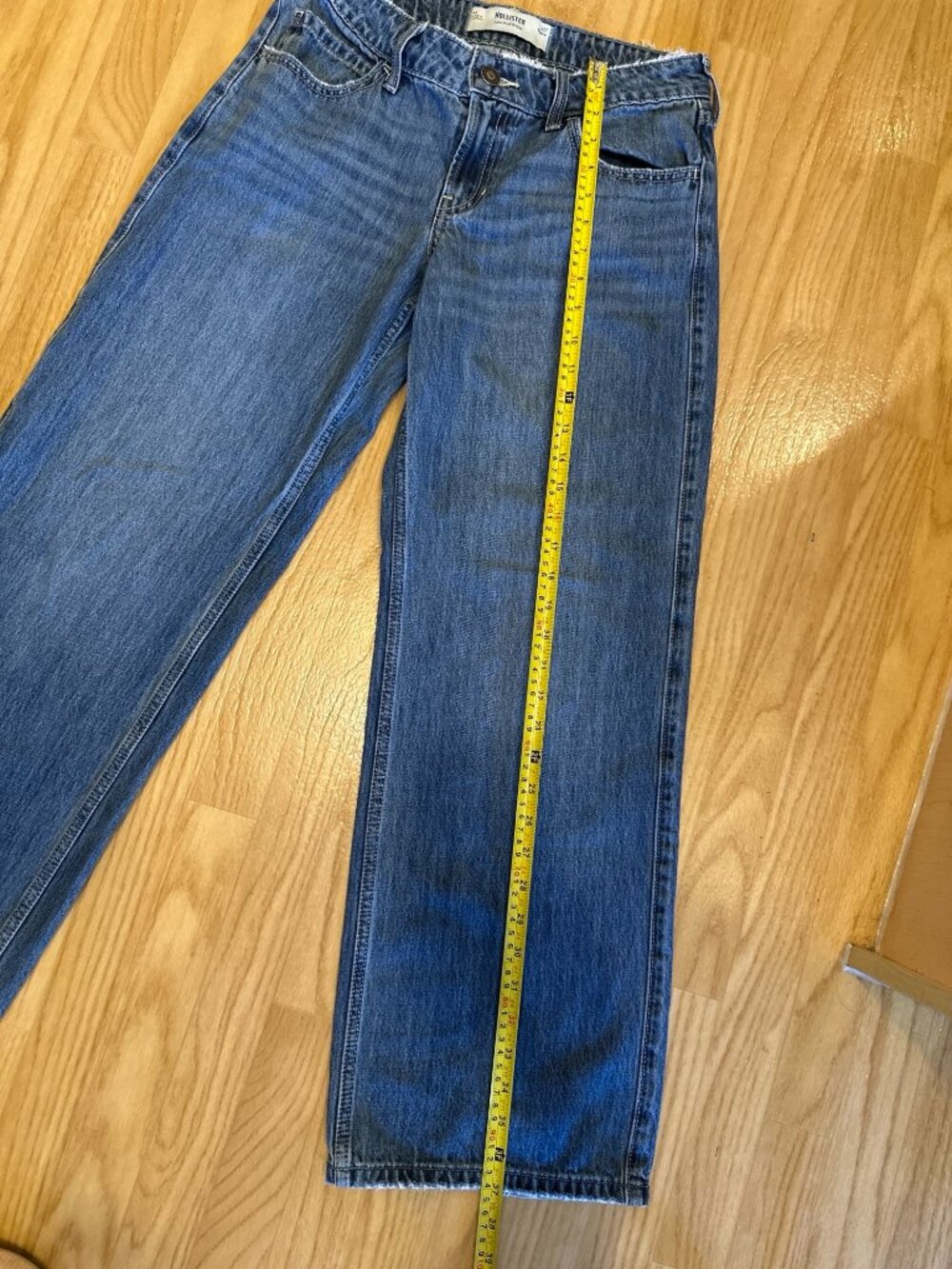Hollister Low-Rise Baggy Jeans, size 27 Regular - Picture 8 of 9